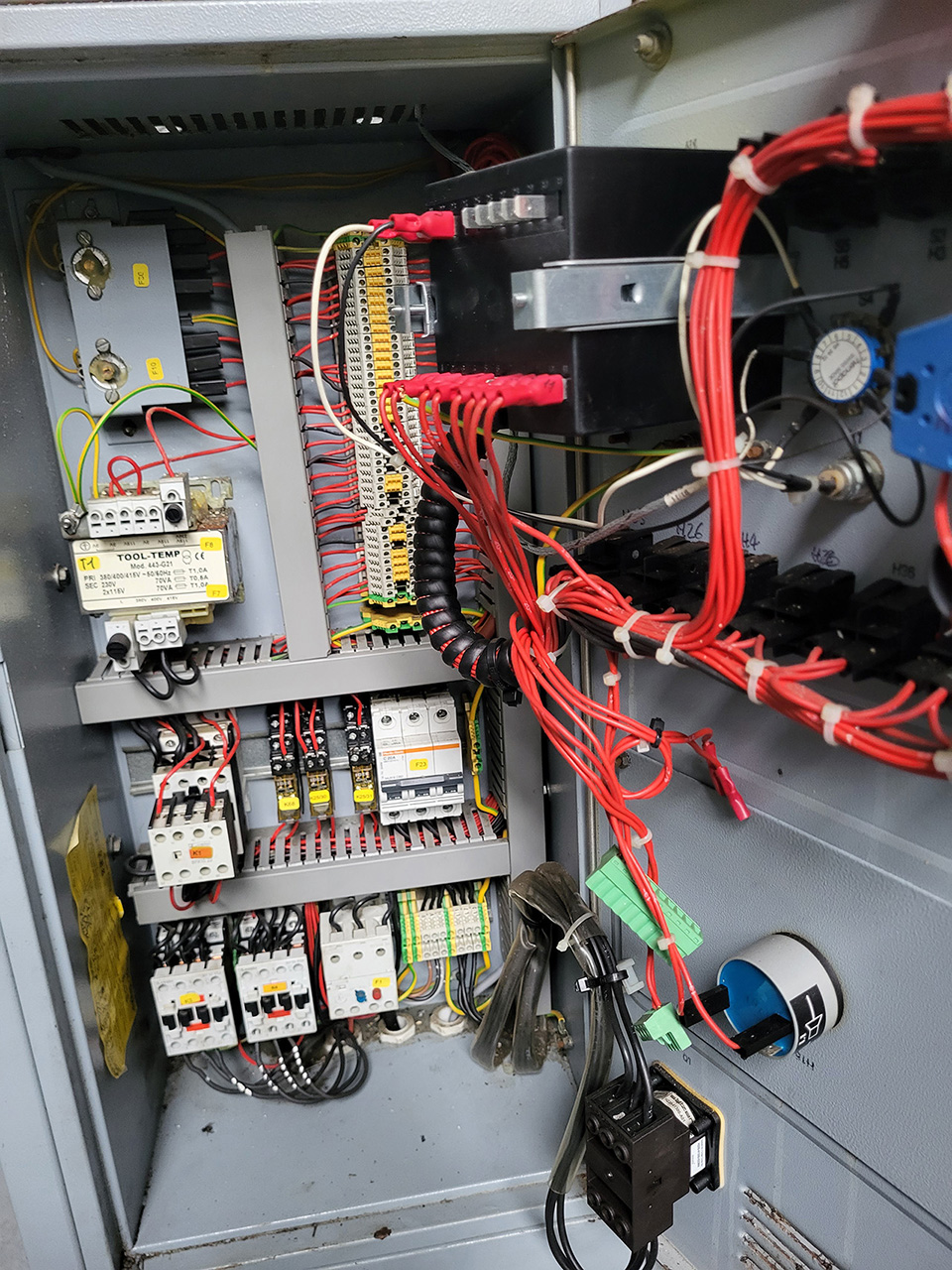 Unitate de control al temperaturii ToolTemp TT-288 Z-MP-988 ZU2233, folosită Unitate de control al temperaturii ToolTemp TT-288 Z-MP-988 ZU2233, folosită
