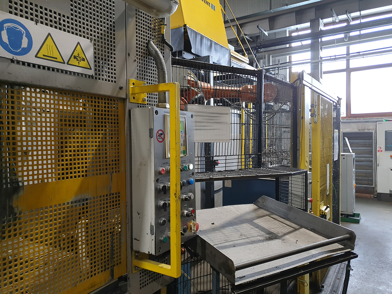 LK-Machinery-CDCM-800-SQ-cold-chamber-die-casting-machine-KK1506-p6