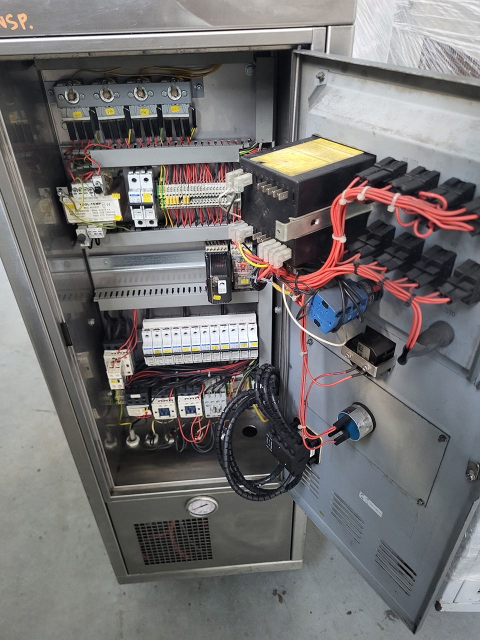 Unitate de control al temperaturii ToolTemp TT-388 ZU2235, folosită Unitate de control al temperaturii ToolTemp TT-388 ZU2235, folosită