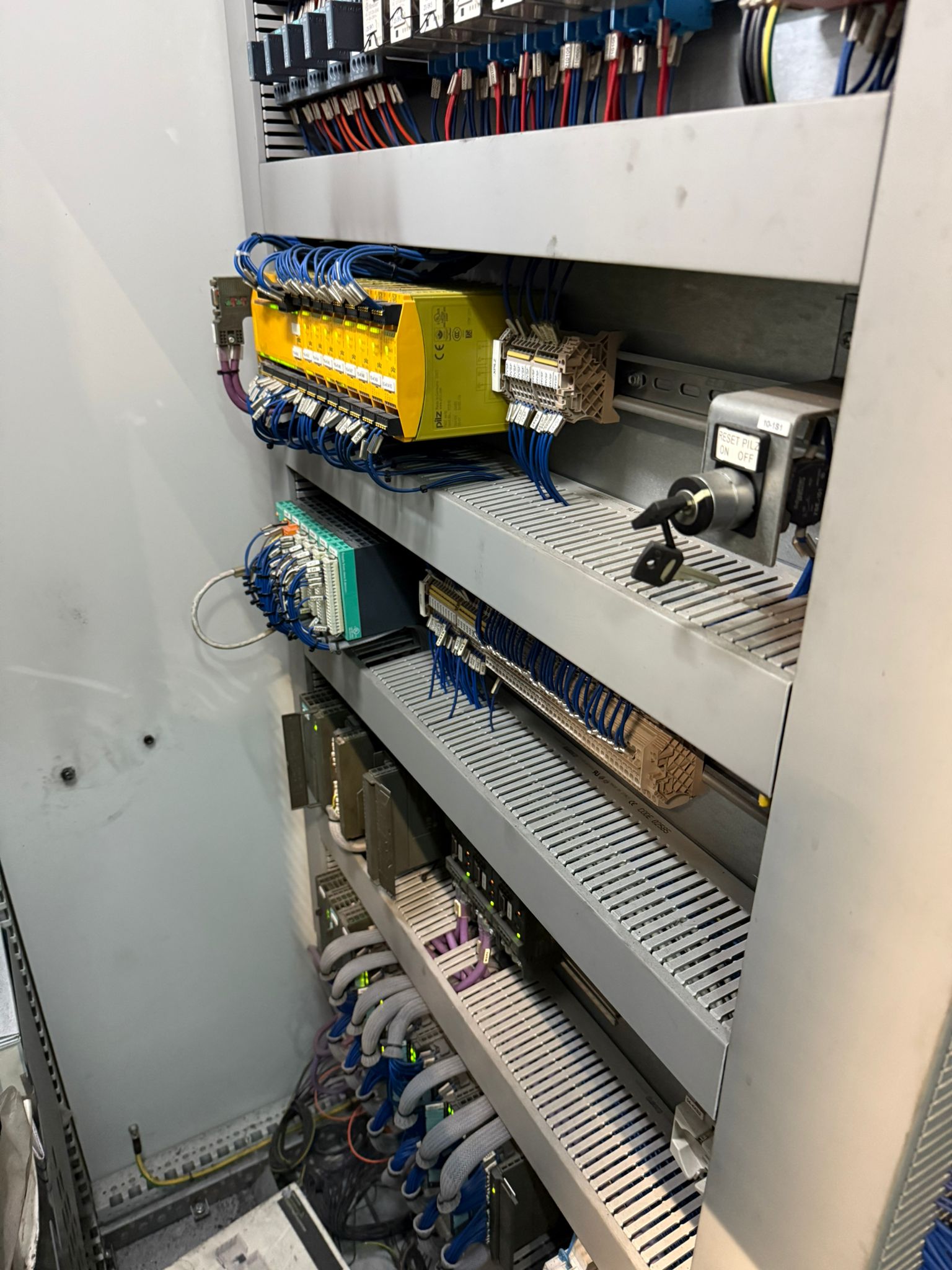 Italpresse IP 2500 SC mașină de turnare sub presiune cu cameră rece KK1573, folosită Italpresse IP 2500 SC mașină de turnare sub presiune cu cameră rece KK1573, folosită