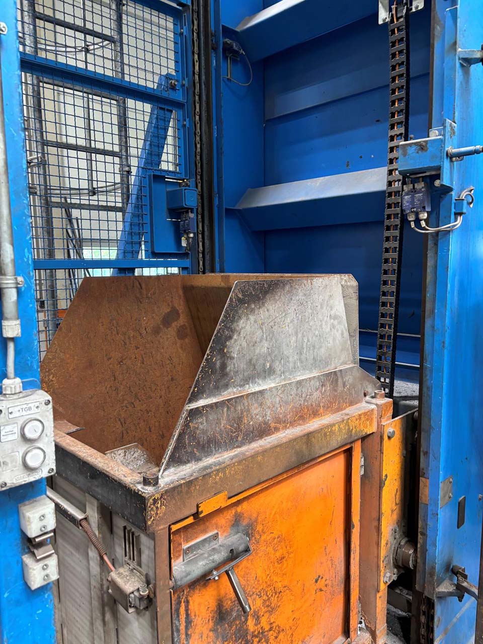 Cuptor de topire și menținere StrikoWestofen MH II-T 3000/1500 G-eg O1810, folosit Cuptor de topire și menținere StrikoWestofen MH II-T 3000/1500 G-eg O1810, folosit