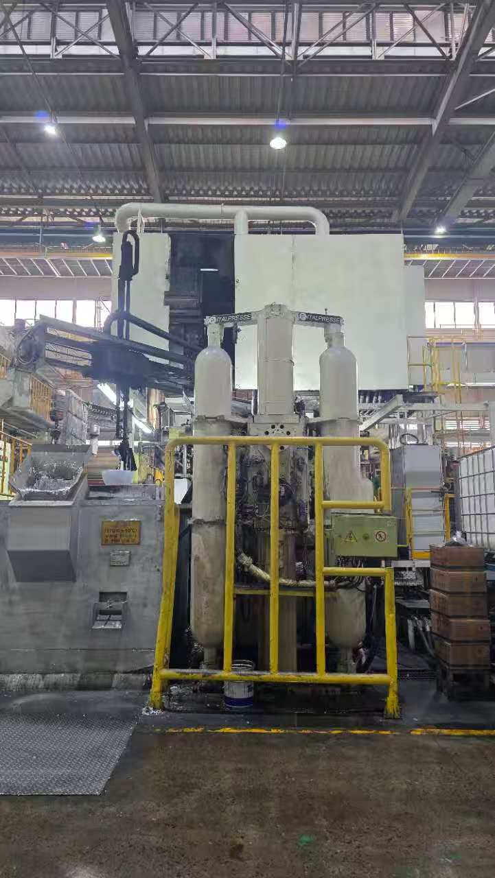 Italpresse IP 2500 SC mașină de turnare sub presiune cu cameră rece KK1573, folosită Italpresse IP 2500 SC mașină de turnare sub presiune cu cameră rece KK1573, folosită