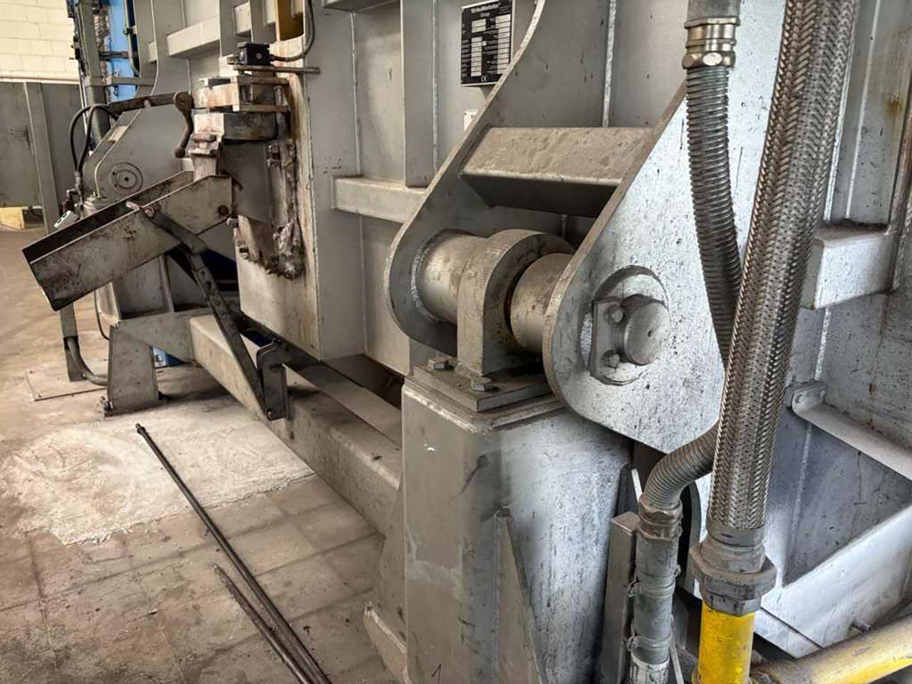Cuptor de topire și menținere StrikoWestofen MH II-T 3000/1500 G-eg O1810, folosit Cuptor de topire și menținere StrikoWestofen MH II-T 3000/1500 G-eg O1810, folosit